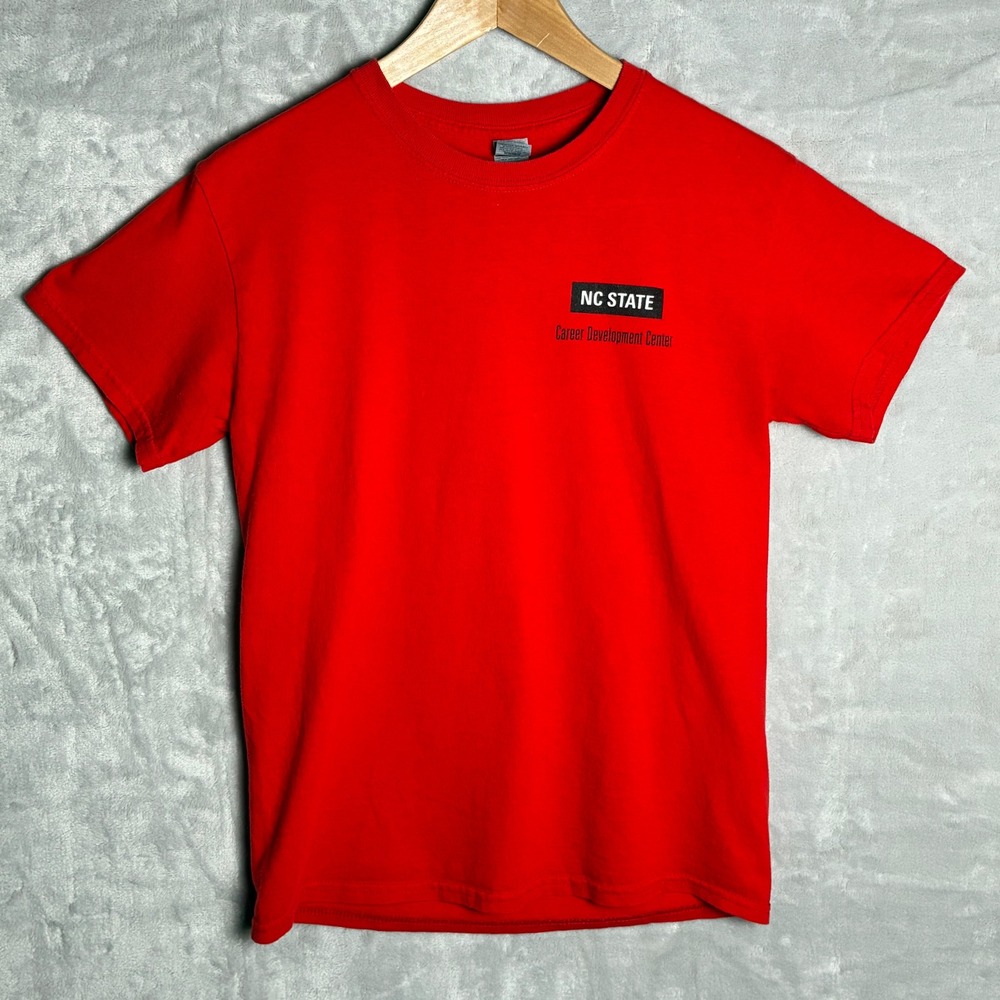 NC State Career Development Center Gildan Red Graphic T-Shirt Small -0216